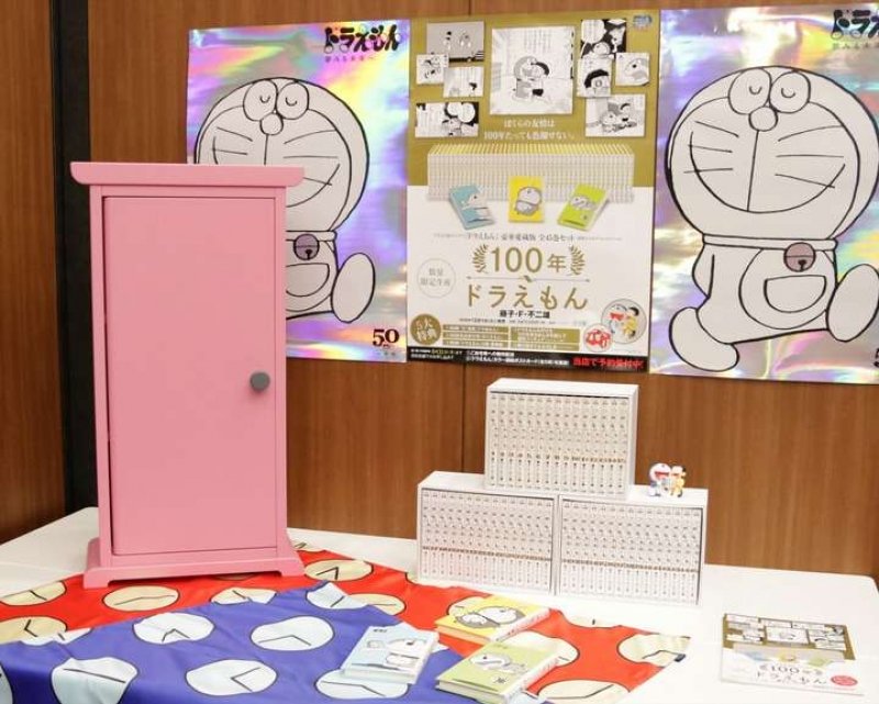 日本推出 哆啦a夢 100週年永久保存版任意門小書櫃 豐富限定周邊快來搶 日本風向球